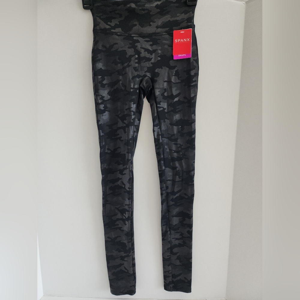 Spanx Womens Black Camo Faux Leather Slimming Leggings XS NEW shaping po…
